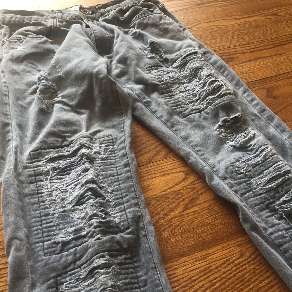 Twenty Two Oz Distressed Destroyed Jeans 30/30